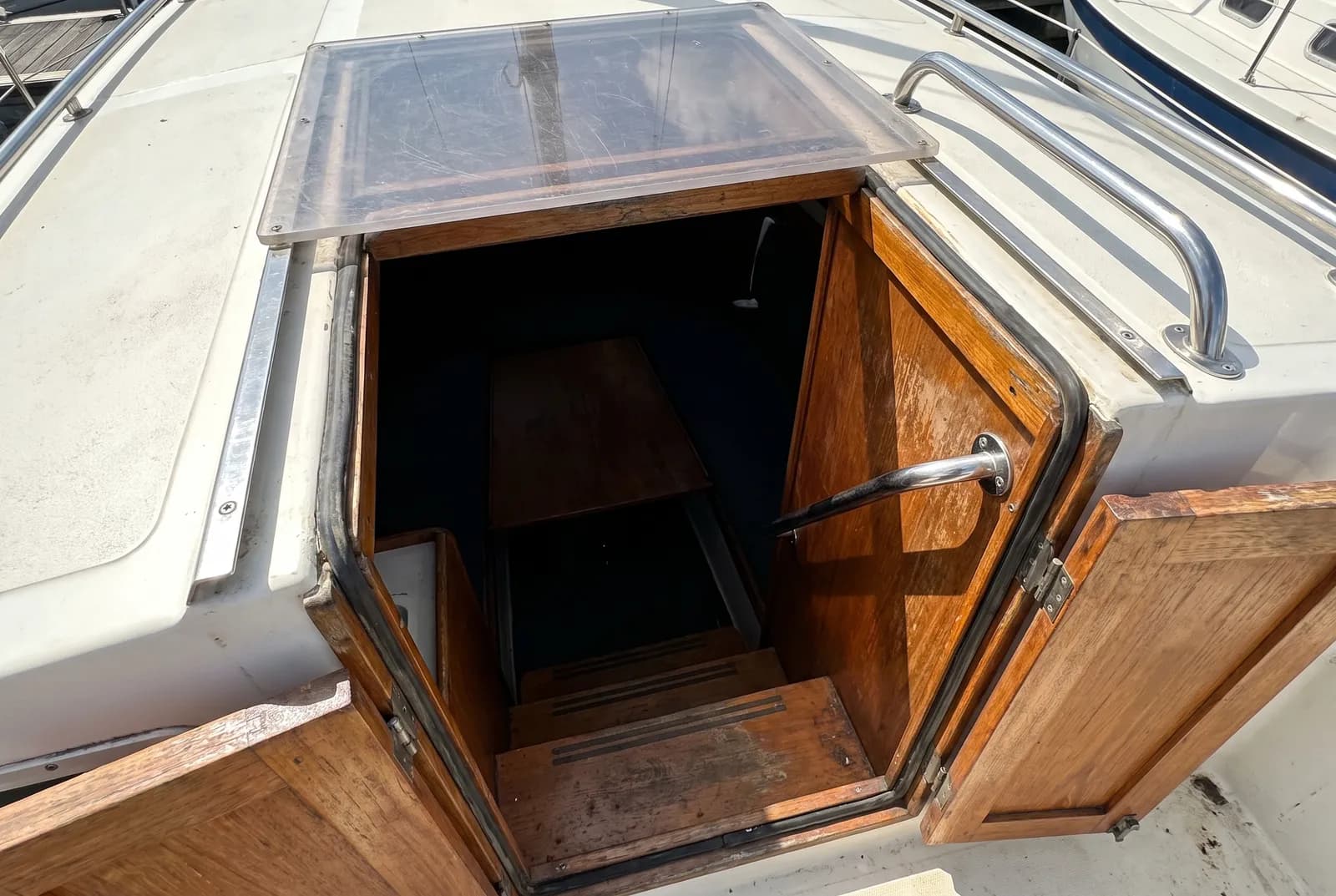 Detail van een Regal Kajuitcruiser