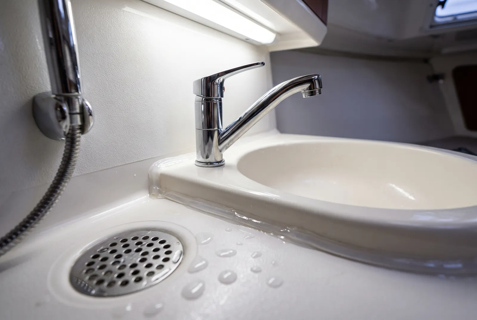 Detail van een Regal Toilet en douche
